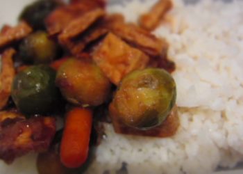 Tofus zöldséges ragu rizzsel, avagy a hús nélküli hamis kínai recept