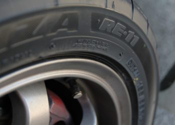 Gumiabroncs jelölések